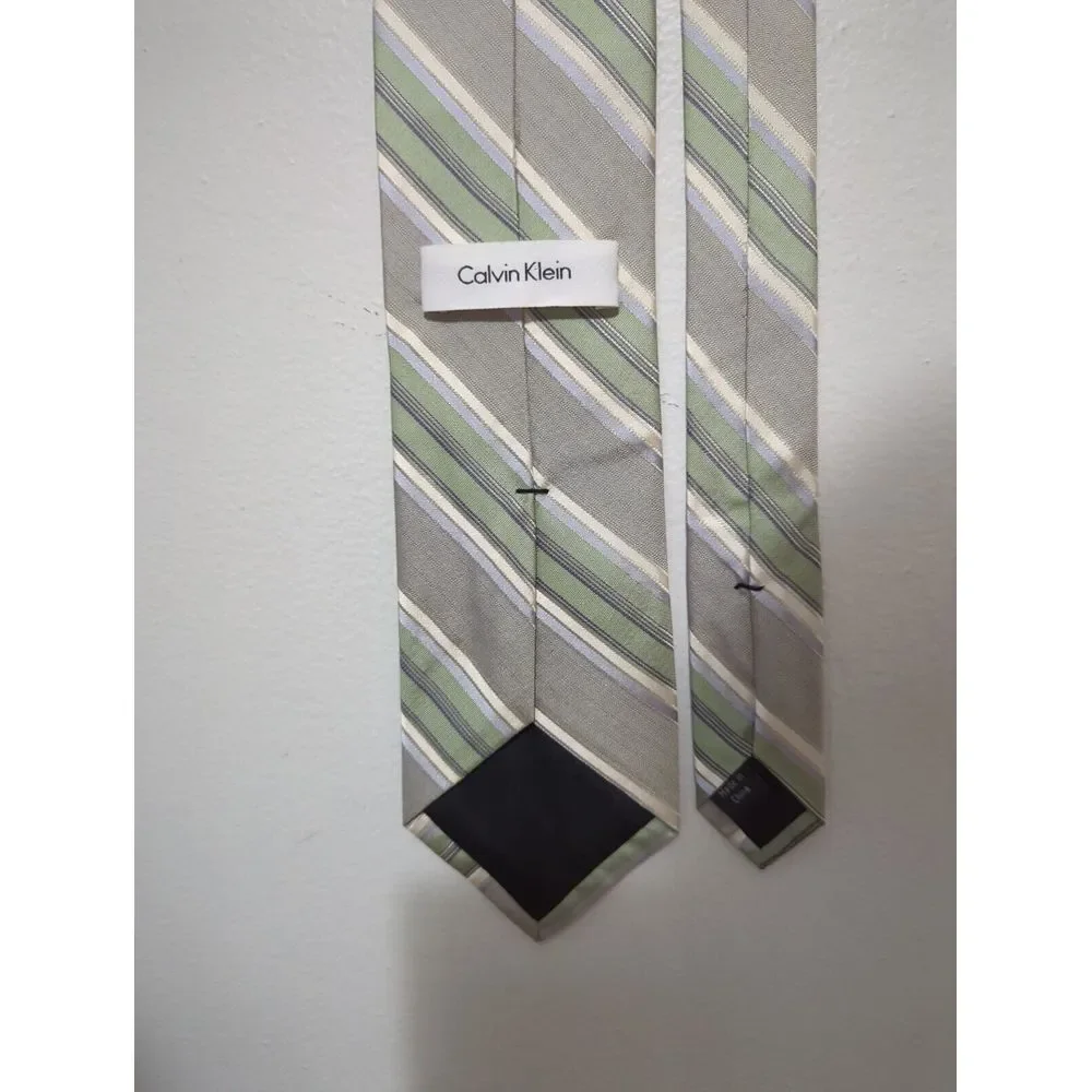 Calvin Klein‎ Mens Silk Necktie Green Silver White Diagonal Striped RN 121148